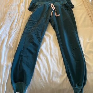 Figs Caribbean Blue Scrub Set (Casma Top and Zamora Jogger)